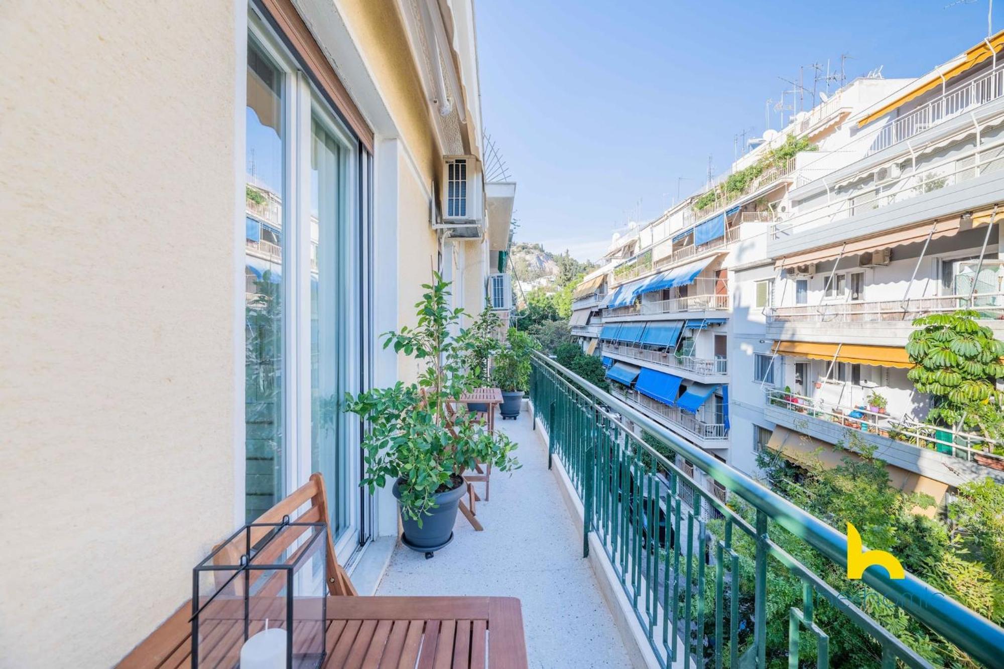 Sun-Splashed 2-Bdr Corner Apartment With Hillside Views! Athens Ngoại thất bức ảnh
